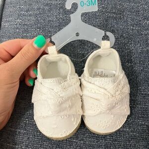 Baby white eyelet shoes 0-3M